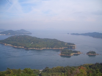 大島・カレイ山展望台より島々2.JPG